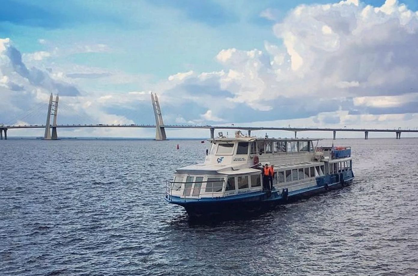 Кронштадт прогулка на теплоходе. Теплоход Балтийский круиз. Балтийский круиз СПБ. Балтийский круиз экскурсия СПБ. Балтийский 105 теплоход.