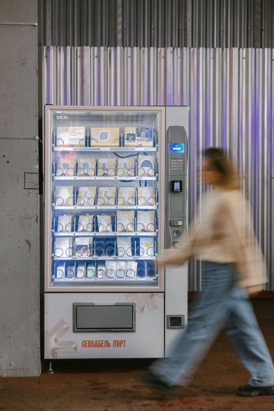 Souvenir vending machine